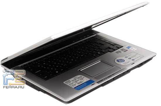 ASUS Z53S: внешний вид в приоткрытом состоянии