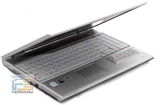 LG P1 Pro: внешний вид в приоткрытом состоянии